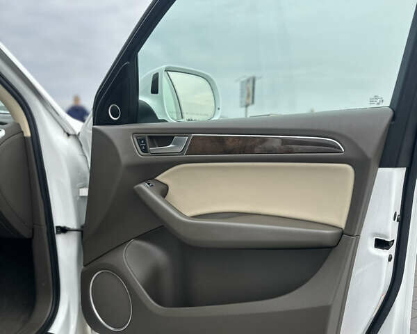 Білий Ауді Ку 5, об'ємом двигуна 2 л та пробігом 113 тис. км за 16500 $, фото 19 на Automoto.ua