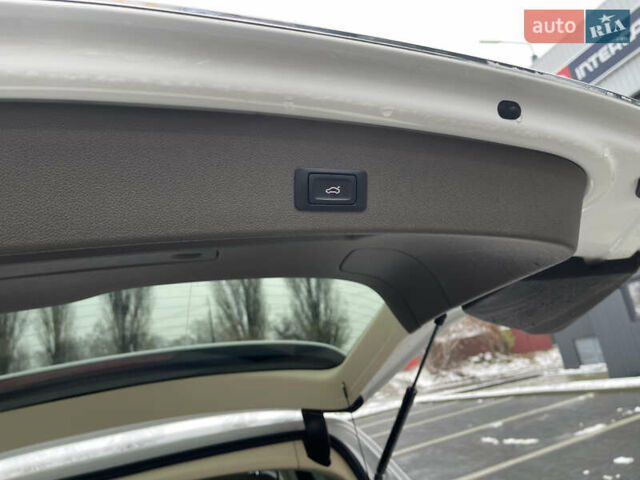 Білий Ауді Ку 5, об'ємом двигуна 2 л та пробігом 250 тис. км за 13999 $, фото 35 на Automoto.ua