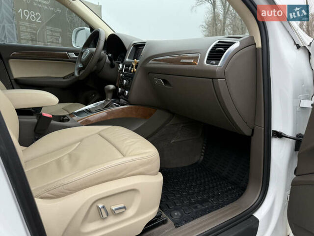 Белый Ауди Ку 5, объемом двигателя 1.98 л и пробегом 229 тыс. км за 15000 $, фото 58 на Automoto.ua