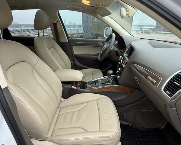 Белый Ауди Ку 5, объемом двигателя 1.98 л и пробегом 229 тыс. км за 15000 $, фото 53 на Automoto.ua