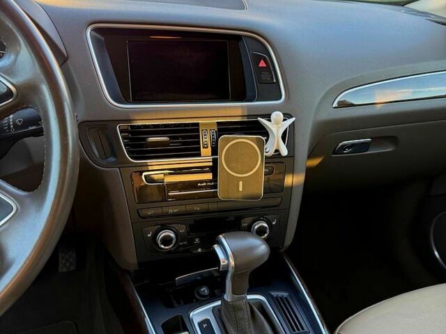 Білий Ауді Ку 5, об'ємом двигуна 2 л та пробігом 124 тис. км за 18499 $, фото 6 на Automoto.ua