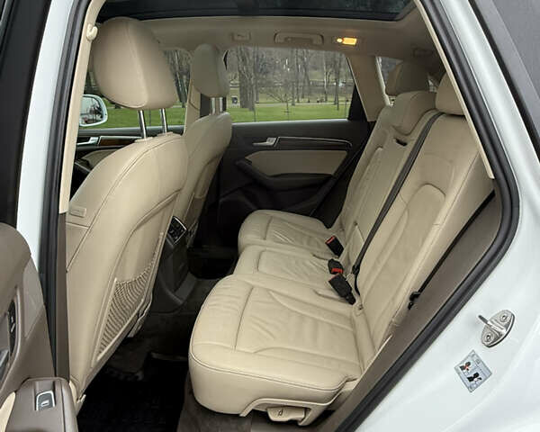 Белый Ауди Ку 5, объемом двигателя 1.98 л и пробегом 229 тыс. км за 15000 $, фото 45 на Automoto.ua