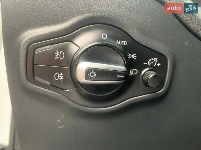 Белый Ауди Ку 5, объемом двигателя 1.98 л и пробегом 173 тыс. км за 9800 $, фото 16 на Automoto.ua