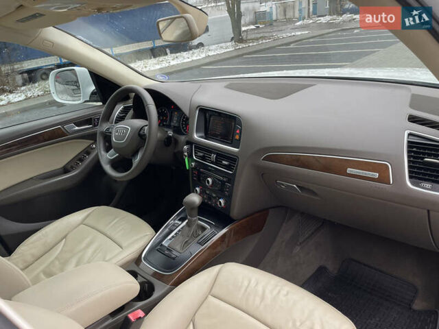 Білий Ауді Ку 5, об'ємом двигуна 2 л та пробігом 250 тис. км за 13999 $, фото 25 на Automoto.ua