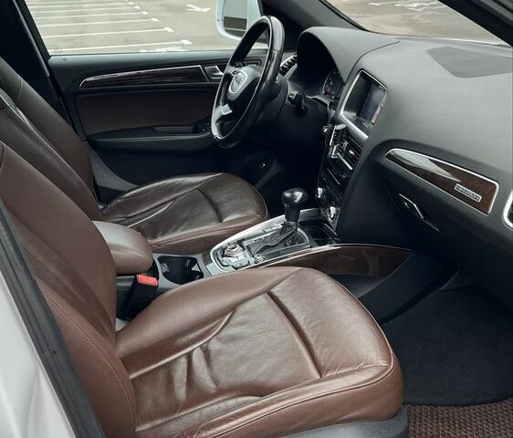 Білий Ауді Ку 5, об'ємом двигуна 2 л та пробігом 206 тис. км за 13000 $, фото 5 на Automoto.ua