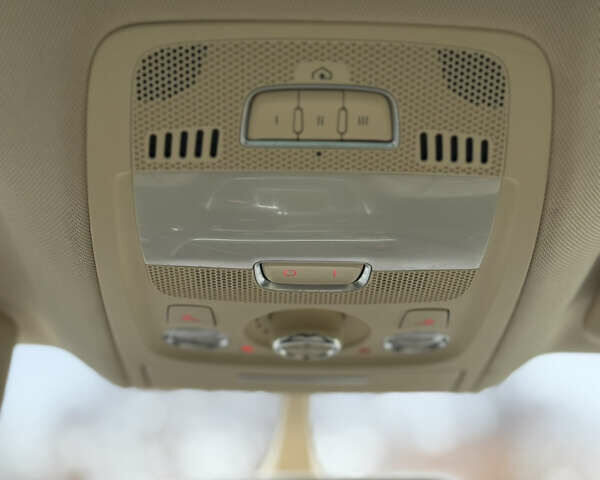 Белый Ауди Ку 5, объемом двигателя 1.98 л и пробегом 229 тыс. км за 15000 $, фото 39 на Automoto.ua