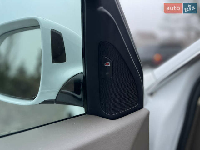 Білий Ауді Ку 5, об'ємом двигуна 2 л та пробігом 253 тис. км за 13500 $, фото 24 на Automoto.ua