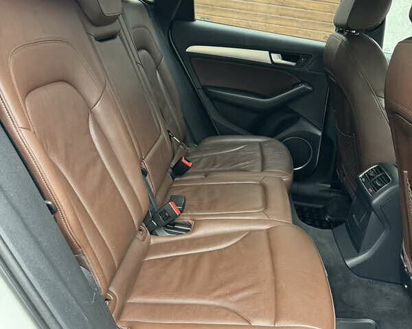 Белый Ауди Ку 5, объемом двигателя 2 л и пробегом 126 тыс. км за 19900 $, фото 30 на Automoto.ua