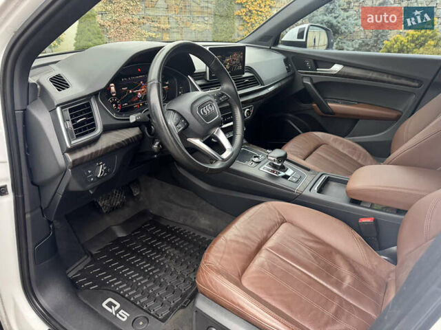 Білий Ауді Ку 5, об'ємом двигуна 2 л та пробігом 185 тис. км за 20990 $, фото 23 на Automoto.ua