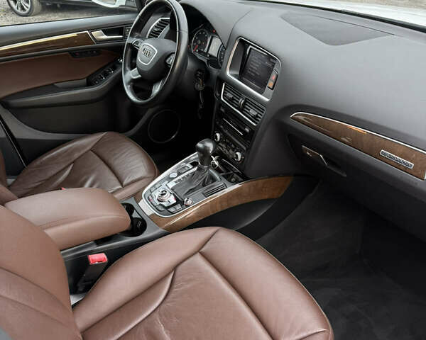 Белый Ауди Ку 5, объемом двигателя 2 л и пробегом 175 тыс. км за 16288 $, фото 16 на Automoto.ua