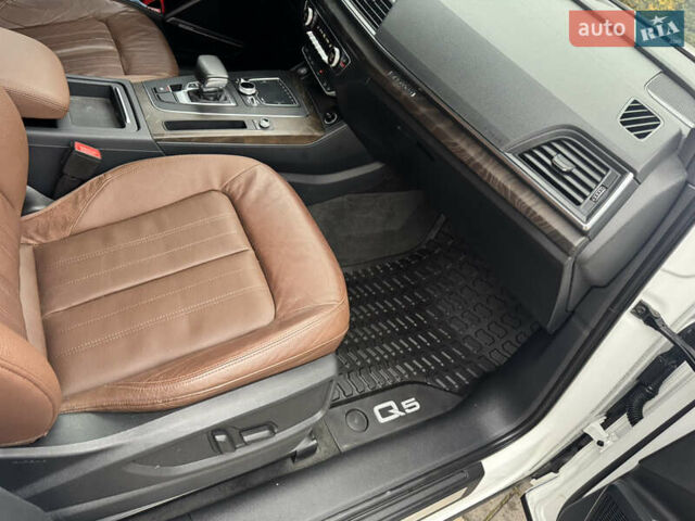 Білий Ауді Ку 5, об'ємом двигуна 2 л та пробігом 185 тис. км за 20990 $, фото 42 на Automoto.ua