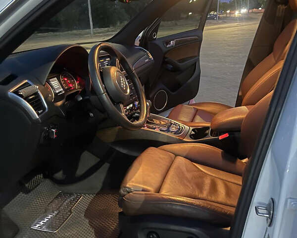 Белый Ауди Ку 5, объемом двигателя 1.98 л и пробегом 132 тыс. км за 20000 $, фото 13 на Automoto.ua