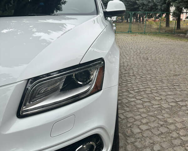 Белый Ауди Ку 5, объемом двигателя 1.98 л и пробегом 178 тыс. км за 17000 $, фото 2 на Automoto.ua