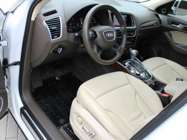 Білий Ауді Ку 5, об'ємом двигуна 2 л та пробігом 150 тис. км за 16900 $, фото 8 на Automoto.ua