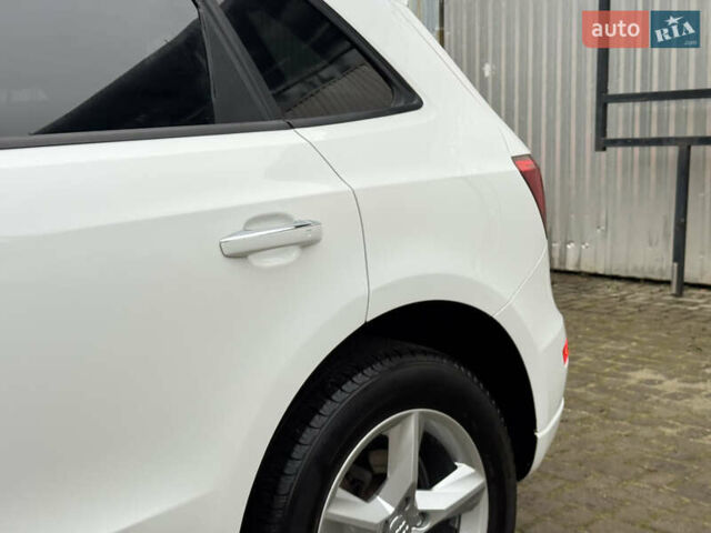 Белый Ауди Ку 5, объемом двигателя 2 л и пробегом 129 тыс. км за 15450 $, фото 28 на Automoto.ua