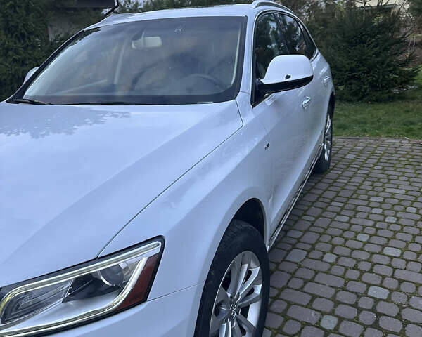 Белый Ауди Ку 5, объемом двигателя 2 л и пробегом 141 тыс. км за 16000 $, фото 3 на Automoto.ua