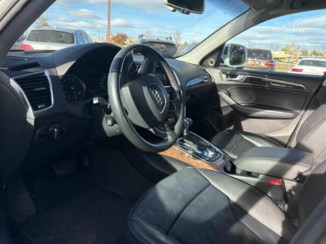 Белый Ауди Ку 5, объемом двигателя 2 л и пробегом 80 тыс. км за 3100 $, фото 6 на Automoto.ua