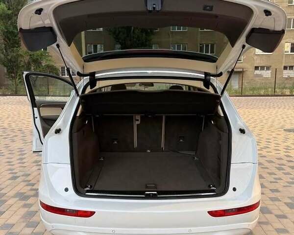 Білий Ауді Ку 5, об'ємом двигуна 1.98 л та пробігом 124 тис. км за 16000 $, фото 8 на Automoto.ua