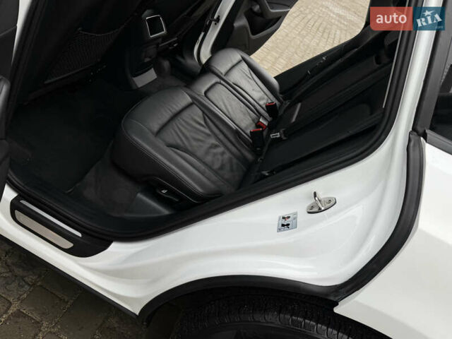 Белый Ауди Ку 5, объемом двигателя 2 л и пробегом 129 тыс. км за 15450 $, фото 57 на Automoto.ua