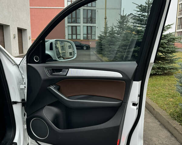 Белый Ауди Ку 5, объемом двигателя 2 л и пробегом 126 тыс. км за 19900 $, фото 26 на Automoto.ua