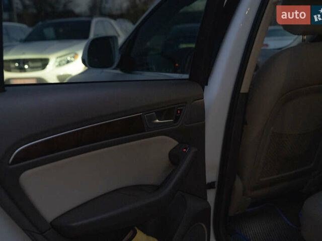 Білий Ауді Ку 5, об'ємом двигуна 1.98 л та пробігом 124 тис. км за 18900 $, фото 37 на Automoto.ua