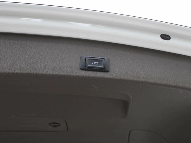 Білий Ауді Ку 5, об'ємом двигуна 2 л та пробігом 150 тис. км за 16900 $, фото 13 на Automoto.ua