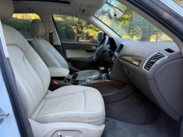 Белый Ауди Ку 5, объемом двигателя 3 л и пробегом 80 тыс. км за 10700 $, фото 11 на Automoto.ua