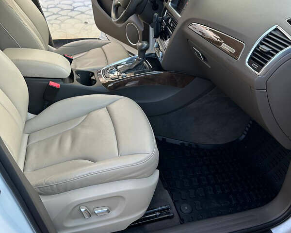 Белый Ауди Ку 5, объемом двигателя 1.98 л и пробегом 45 тыс. км за 20500 $, фото 12 на Automoto.ua