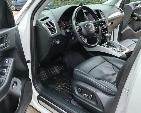 Белый Ауди Ку 5, объемом двигателя 2 л и пробегом 150 тыс. км за 17425 $, фото 22 на Automoto.ua