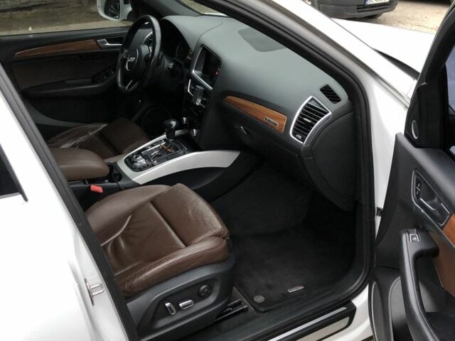 Білий Ауді Ку 5, об'ємом двигуна 2 л та пробігом 176 тис. км за 19350 $, фото 8 на Automoto.ua