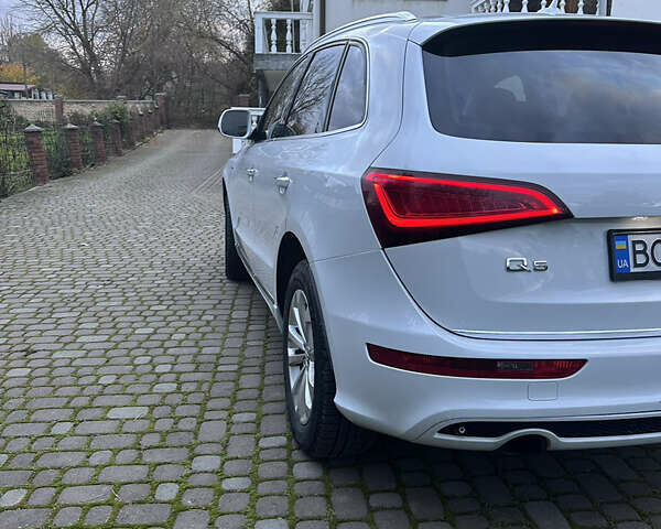 Белый Ауди Ку 5, объемом двигателя 2 л и пробегом 141 тыс. км за 16000 $, фото 5 на Automoto.ua