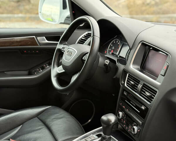 Білий Ауді Ку 5, об'ємом двигуна 2 л та пробігом 137 тис. км за 16850 $, фото 41 на Automoto.ua