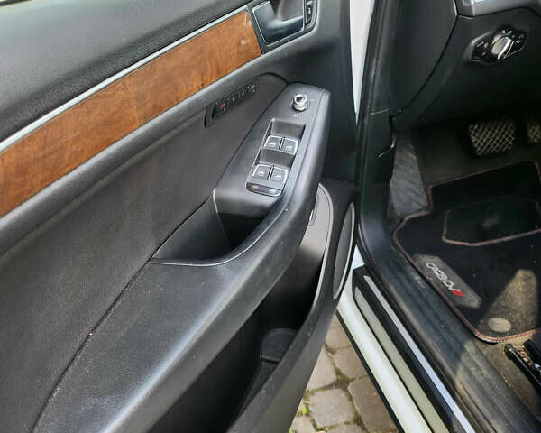 Белый Ауди Ку 5, объемом двигателя 1.98 л и пробегом 136 тыс. км за 16000 $, фото 3 на Automoto.ua