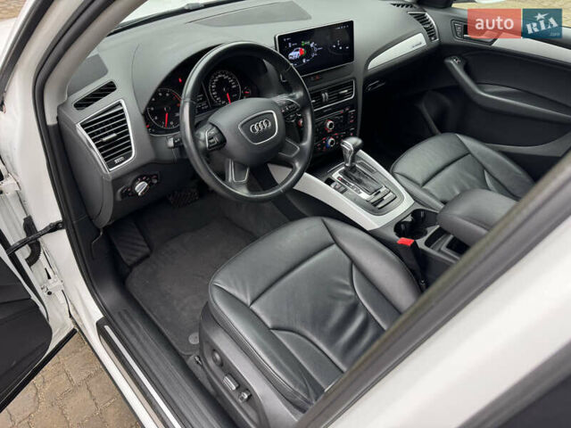 Белый Ауди Ку 5, объемом двигателя 2 л и пробегом 129 тыс. км за 15450 $, фото 44 на Automoto.ua