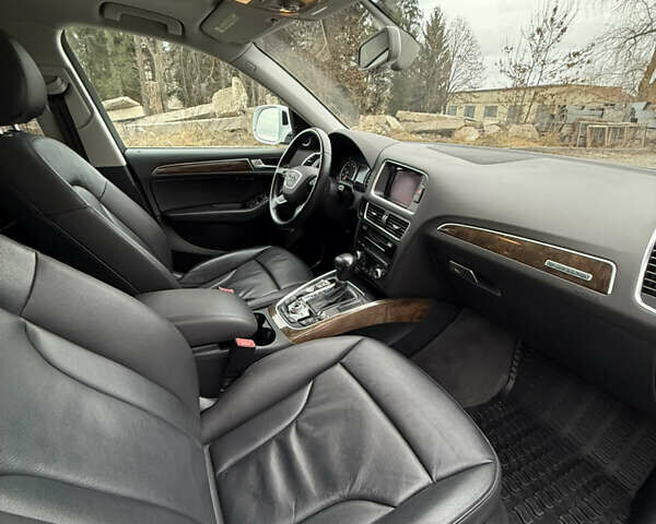 Білий Ауді Ку 5, об'ємом двигуна 2 л та пробігом 137 тис. км за 16850 $, фото 39 на Automoto.ua