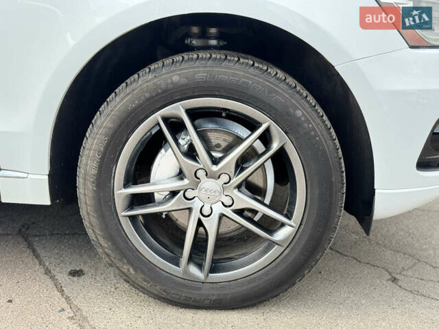 Белый Ауди Ку 5, объемом двигателя 1.98 л и пробегом 175 тыс. км за 17100 $, фото 3 на Automoto.ua