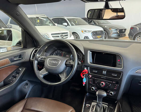 Белый Ауди Ку 5, объемом двигателя 2 л и пробегом 174 тыс. км за 16800 $, фото 17 на Automoto.ua