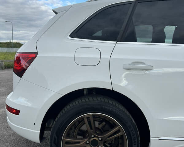 Белый Ауди Ку 5, объемом двигателя 1.98 л и пробегом 244 тыс. км за 14500 $, фото 5 на Automoto.ua