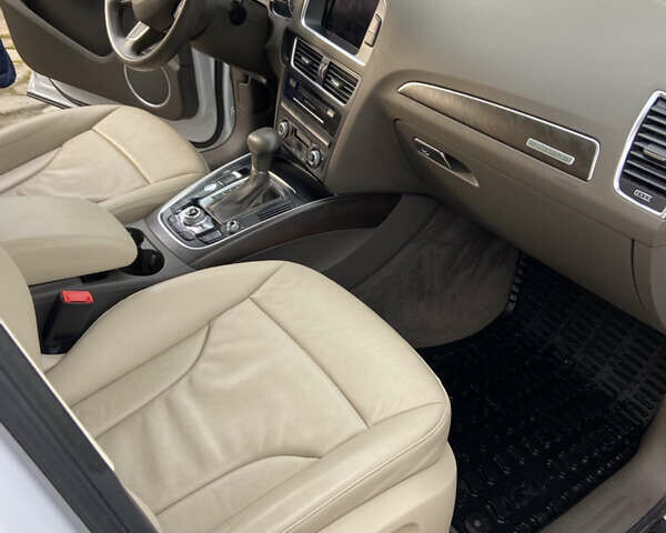 Белый Ауди Ку 5, объемом двигателя 1.98 л и пробегом 73 тыс. км за 17300 $, фото 18 на Automoto.ua