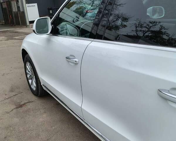 Белый Ауди Ку 5, объемом двигателя 2 л и пробегом 150 тыс. км за 17425 $, фото 5 на Automoto.ua