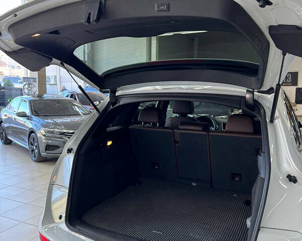 Белый Ауди Ку 5, объемом двигателя 2 л и пробегом 174 тыс. км за 16800 $, фото 5 на Automoto.ua