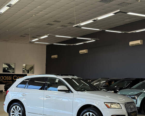 Белый Ауди Ку 5, объемом двигателя 2 л и пробегом 174 тыс. км за 16800 $, фото 6 на Automoto.ua