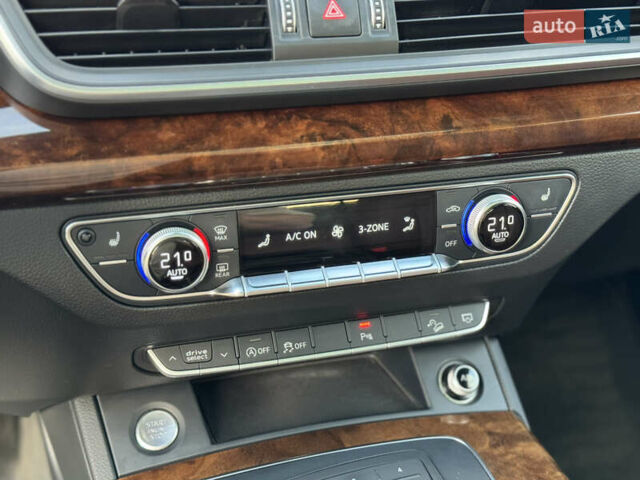 Белый Ауди Ку 5, объемом двигателя 2 л и пробегом 127 тыс. км за 24900 $, фото 49 на Automoto.ua