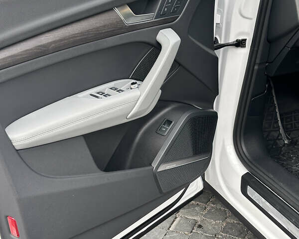 Білий Ауді Ку 5, об'ємом двигуна 1.98 л та пробігом 74 тис. км за 25900 $, фото 29 на Automoto.ua