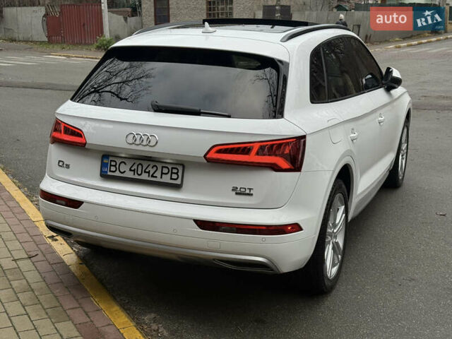 Белый Ауди Ку 5, объемом двигателя 1.98 л и пробегом 68 тыс. км за 25500 $, фото 4 на Automoto.ua