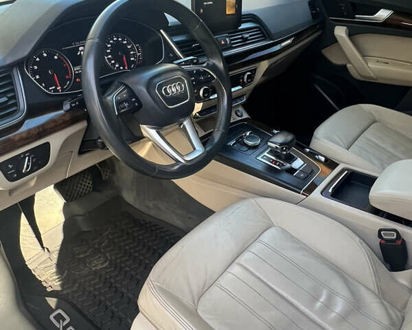 Белый Ауди Ку 5, объемом двигателя 1.98 л и пробегом 100 тыс. км за 26500 $, фото 5 на Automoto.ua