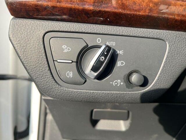 Белый Ауди Ку 5, объемом двигателя 2 л и пробегом 187 тыс. км за 27300 $, фото 27 на Automoto.ua