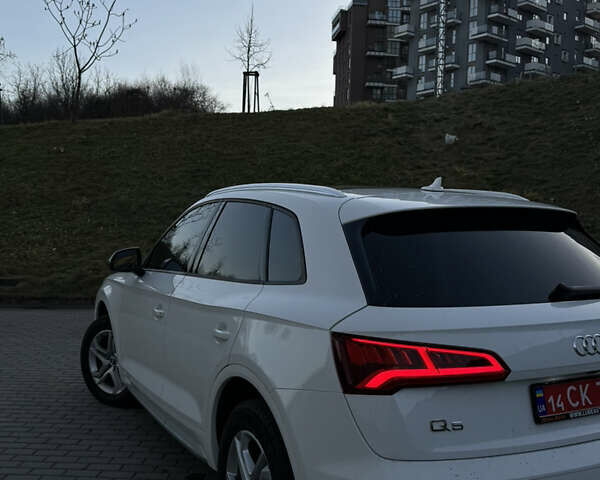 Білий Ауді Ку 5, об'ємом двигуна 1.98 л та пробігом 260 тис. км за 19000 $, фото 11 на Automoto.ua