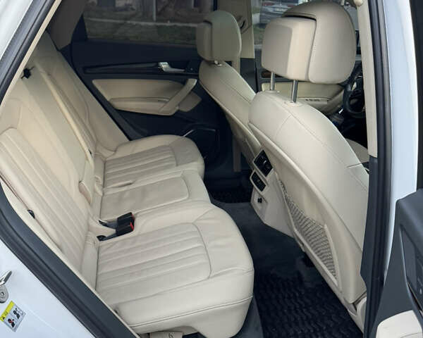Білий Ауді Ку 5, об'ємом двигуна 1.98 л та пробігом 260 тис. км за 19000 $, фото 13 на Automoto.ua