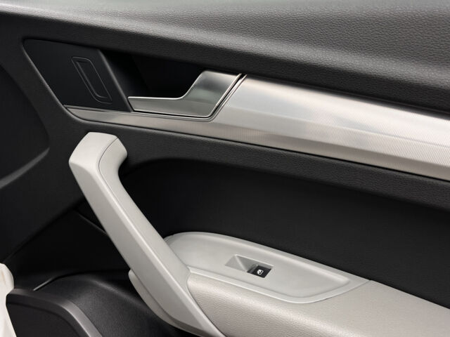 Белый Ауди Ку 5, объемом двигателя 2 л и пробегом 105 тыс. км за 34999 $, фото 23 на Automoto.ua